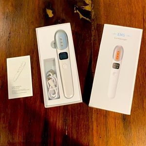 4-in-1 eye and face massager